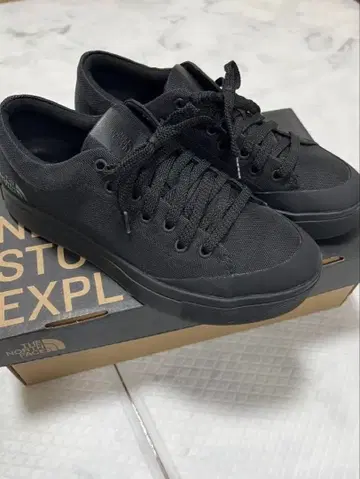 THE NORTH FACE 블랙 스니커즈
