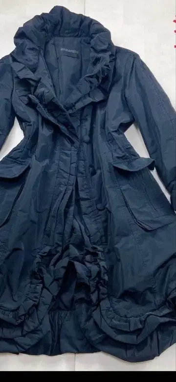 프릴 디자인 네이비 롱 코트