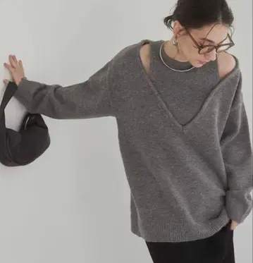 ANGIE 페이크 레이어드 V넥 니트