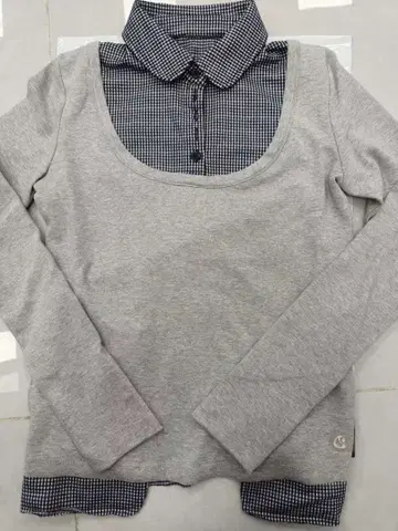 COYSEIO 레이어드 스타일 그레이 긴팔 상의