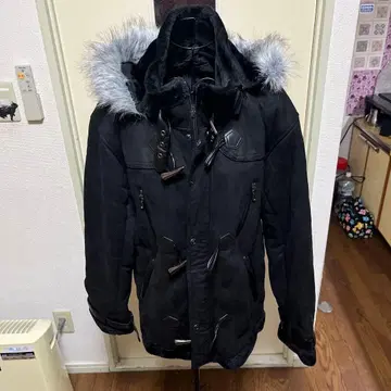 블랙 다운 재킷 퍼 후드 부착