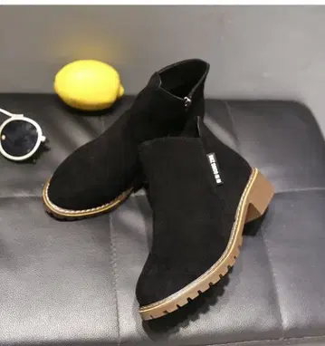 사이드 지퍼로 탈착이 편안한 숏부츠