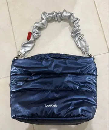 topologie 네이비 숄더백