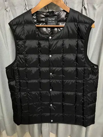 TAION 베이직 크루넥 버튼 이너 다운 베스트