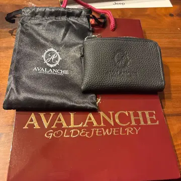 AVALANCHE 블랙 가죽 지갑