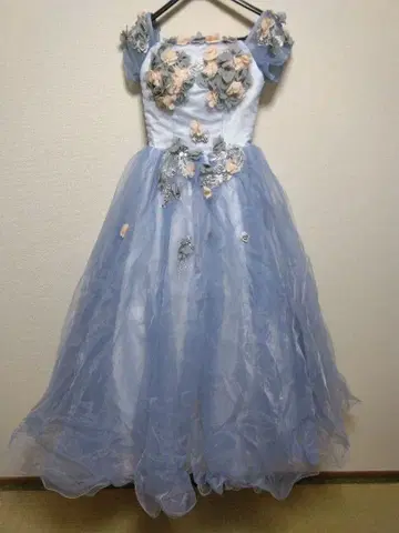 스카이블루 꽃 자수 오프숄더 드레스