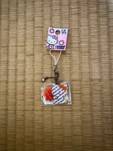 헬로키티 단풍 디자인 스트랩