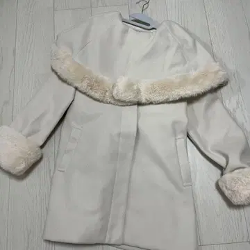 r.p.s 인조 모피 케이프 부착 코트