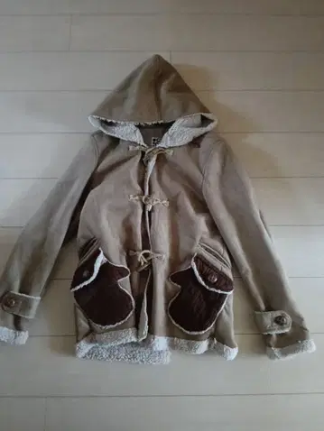 새상품급 무스탕 코트 L 사이즈 후드 부착