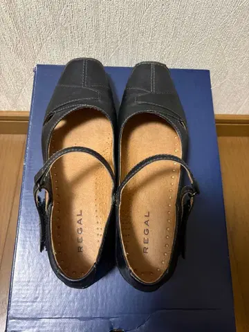 REGAL 블랙 가죽 스트랩 슈즈