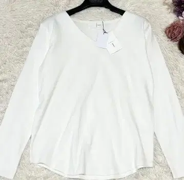 화이트 V넥 긴팔 상의