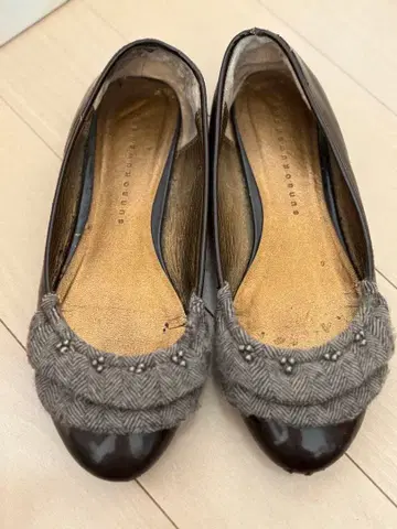 SUNAO KUWAHARA 브라운 플랫슈즈