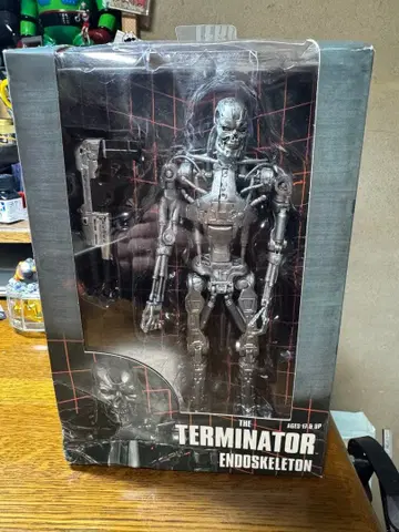 T-800 엔드스켈레톤 피규어