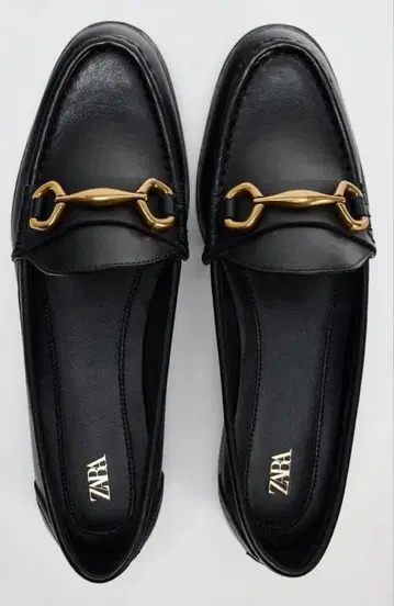 ZARA 블랙 로퍼 골드 금장 장식 포함