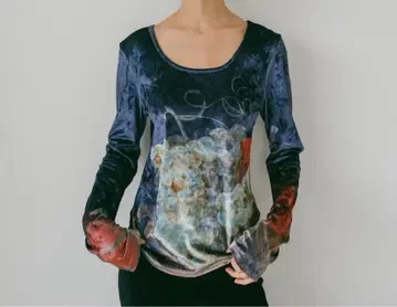 [가격 인하 가능] sahara Velour Art Print Top
