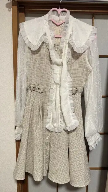 ROJITA 체크 무늬 베이지 계열 긴팔 원피스