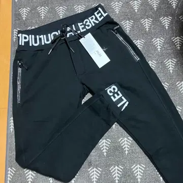 [ 1PIU1UGUALE3 RELAX ] 리브 로고 조거 팬츠