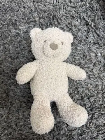 크림색 곰 모양 봉제 인형