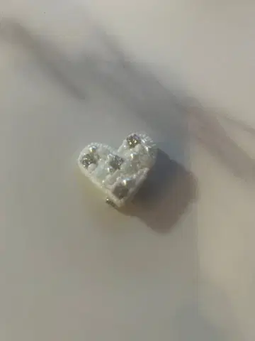 loulou 미니 하트 로치 화이트