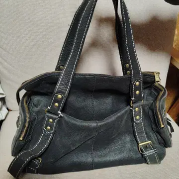 TRES 트레 블랙 가죽 핸드백 지퍼 포함