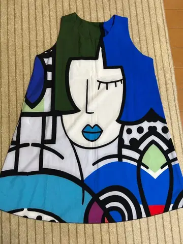 [ 미사용 새상품 ] 아트적인 슬리브리스 무릎 기장 원피스