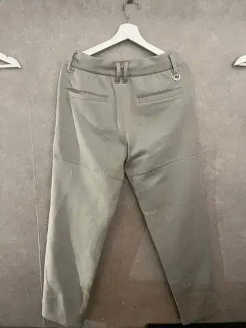 테이퍼드 실루엣 팬츠