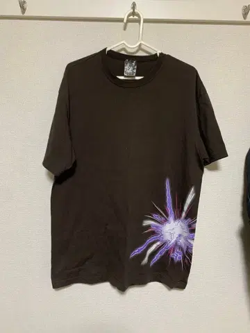 REVOLVER 그래픽 T셔츠 Y2K