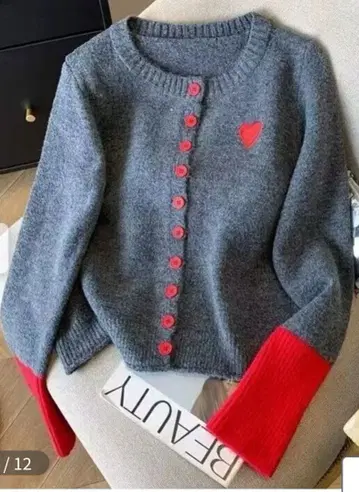 그레이 또는 빨간색 하트 니트 스웨터
