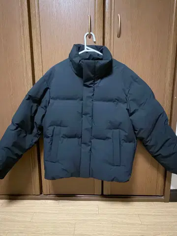 UNIQLO 심리스 다운 자켓 M 사이즈