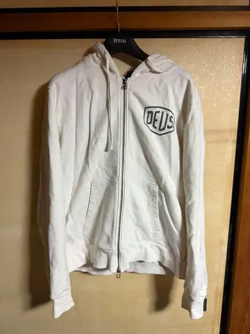 DEUS 화이트 후드티 L 사이즈