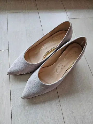 Bridget Birkin 그레이 스웨이드 펌프스