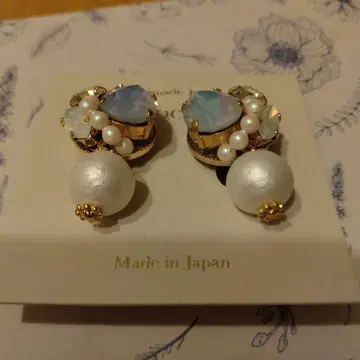 코튼 펄과 오팔풍 스톤의 귀찌