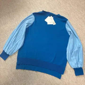 프레스큐트 택 포함 새상품 블루 플리츠 소매 니트 스웨터