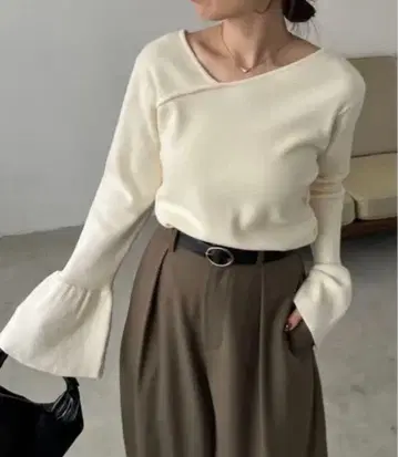 택 포함 미사용 새상품 카프리슈레마쥬 플레어 소매 아지메 넥 니트 에크루