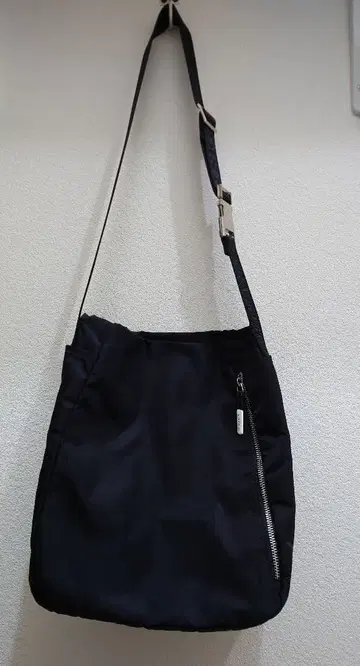 NOMADIS 나일론 숄더백 블랙