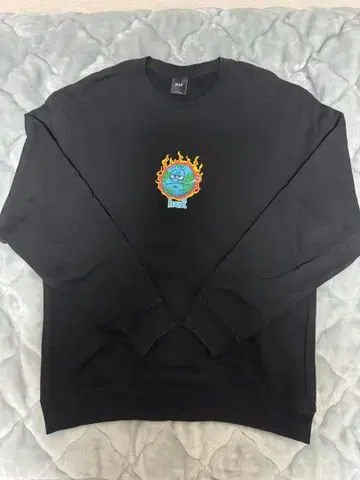 HUF 블랙 맨투맨 트레이닝복