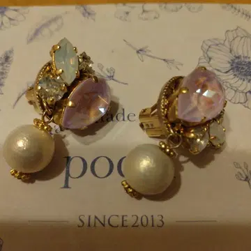 코튼 펄과 컬러 스톤의 귀찌