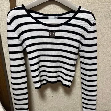 GYDA 화이트 블랙 스트라이프 긴팔 상의