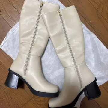 베이지 지퍼 달린 롱 부츠