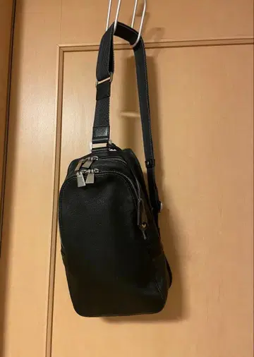 aniary 아니아리 바디백 가죽 더블 지퍼 사선 크로스백