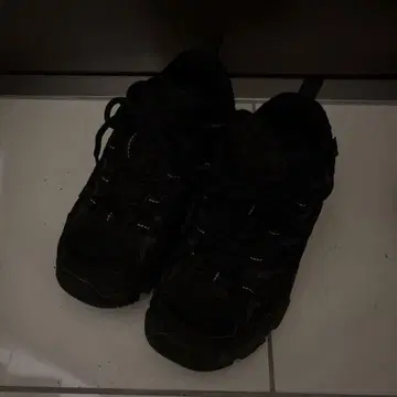 MERRELL 블랙 아웃도어 신발