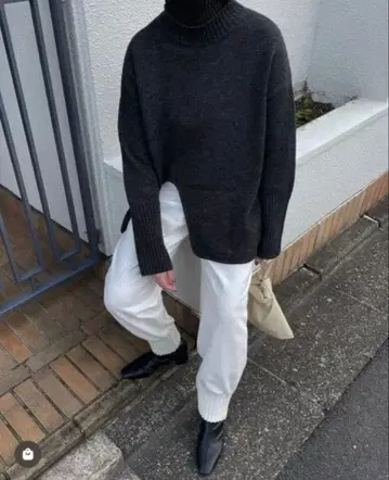 새상품급 MANOF 프론트 아치 터틀 니트