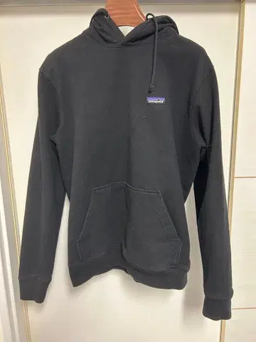 파타고니아 남성용 P-6 라벨 업라이저 후디 사이즈 M 블랙