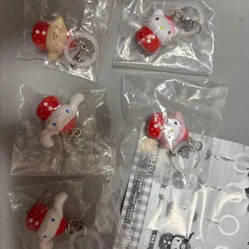 산리오 캐릭터즈 딸기 표시 액세서리