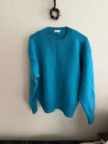 로이스크레용 LIFEWITHFLOWERS 니트