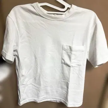 화이트 포켓 부착 T셔츠