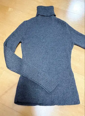 폭시 리브 터틀넥 니트 그레이