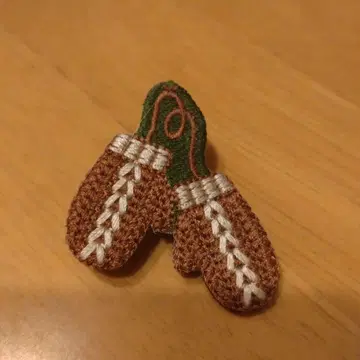 미튼 디자인 핀 배지