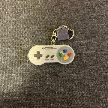 닌텐도 뮤지엄 한정판 키링 슈퍼 패미컴 컨트롤러