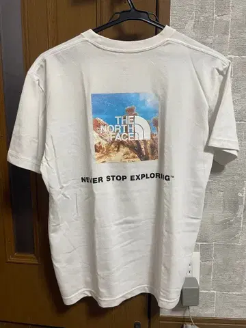 새상품급 THE NORTH FACE 화이트 T셔츠